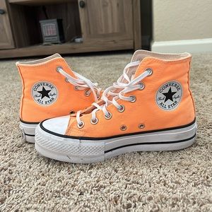 ORANGE PLATFORM CONVERSE SIZE 6.5 WOMENS